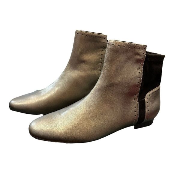 NEW LOGO By Lori Goldstein GABBI Metallic Pewter chelsea Ankle Booties size 7.5 - Picture 1 of 8